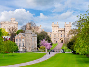 Start with official residence of Queen Elizabeth II- Windsor Castle
