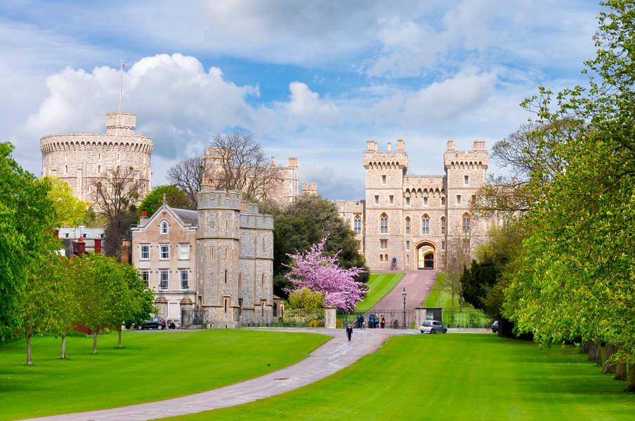 Start with official residence of Queen Elizabeth II- Windsor Castle