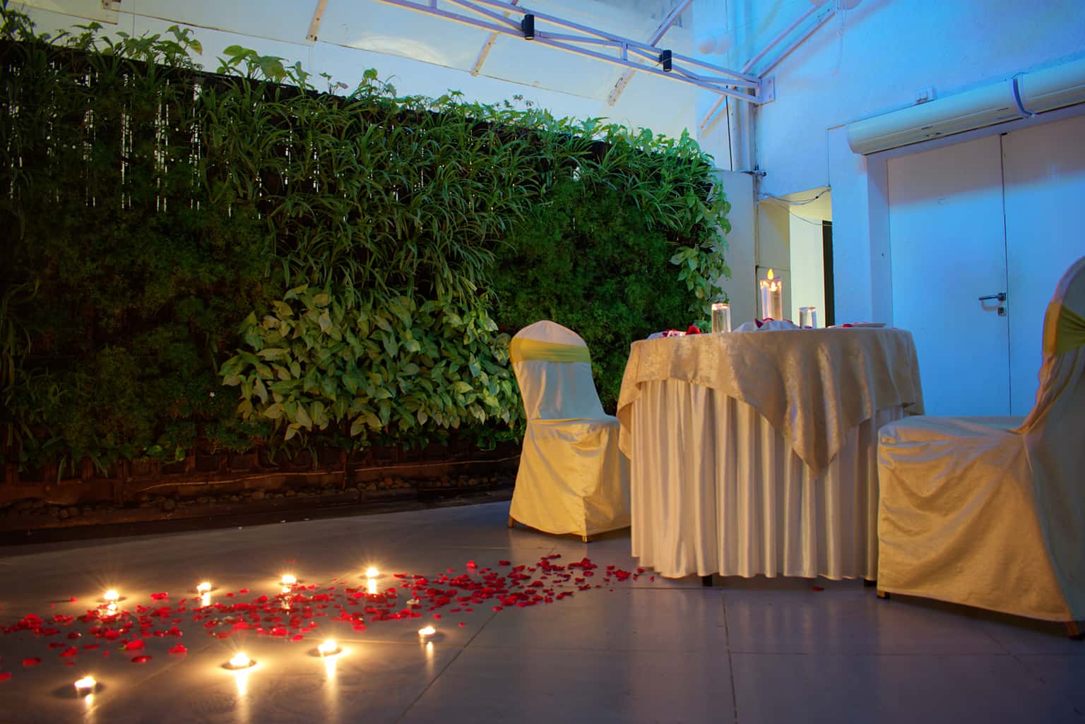 Private Candlelight Dining Experience on a Rooftop, Mumbai