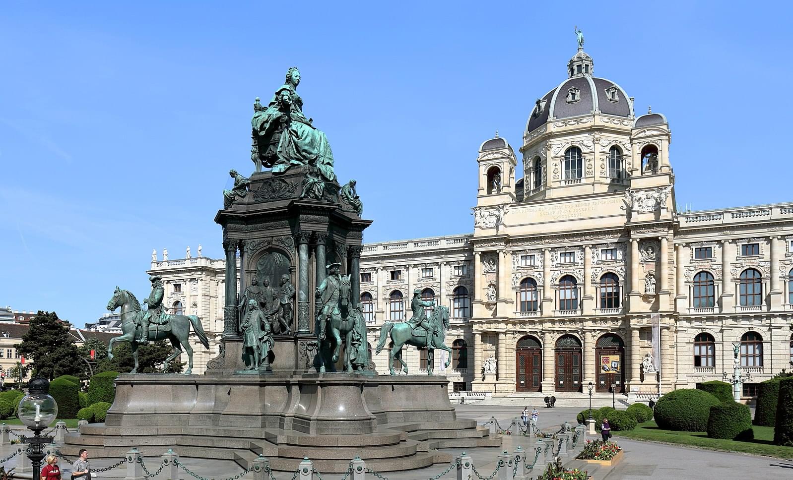 Maria-Theresien-Platz Overview