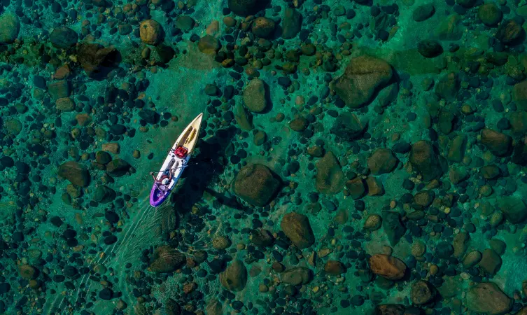 Boat cruising along the Dawki river