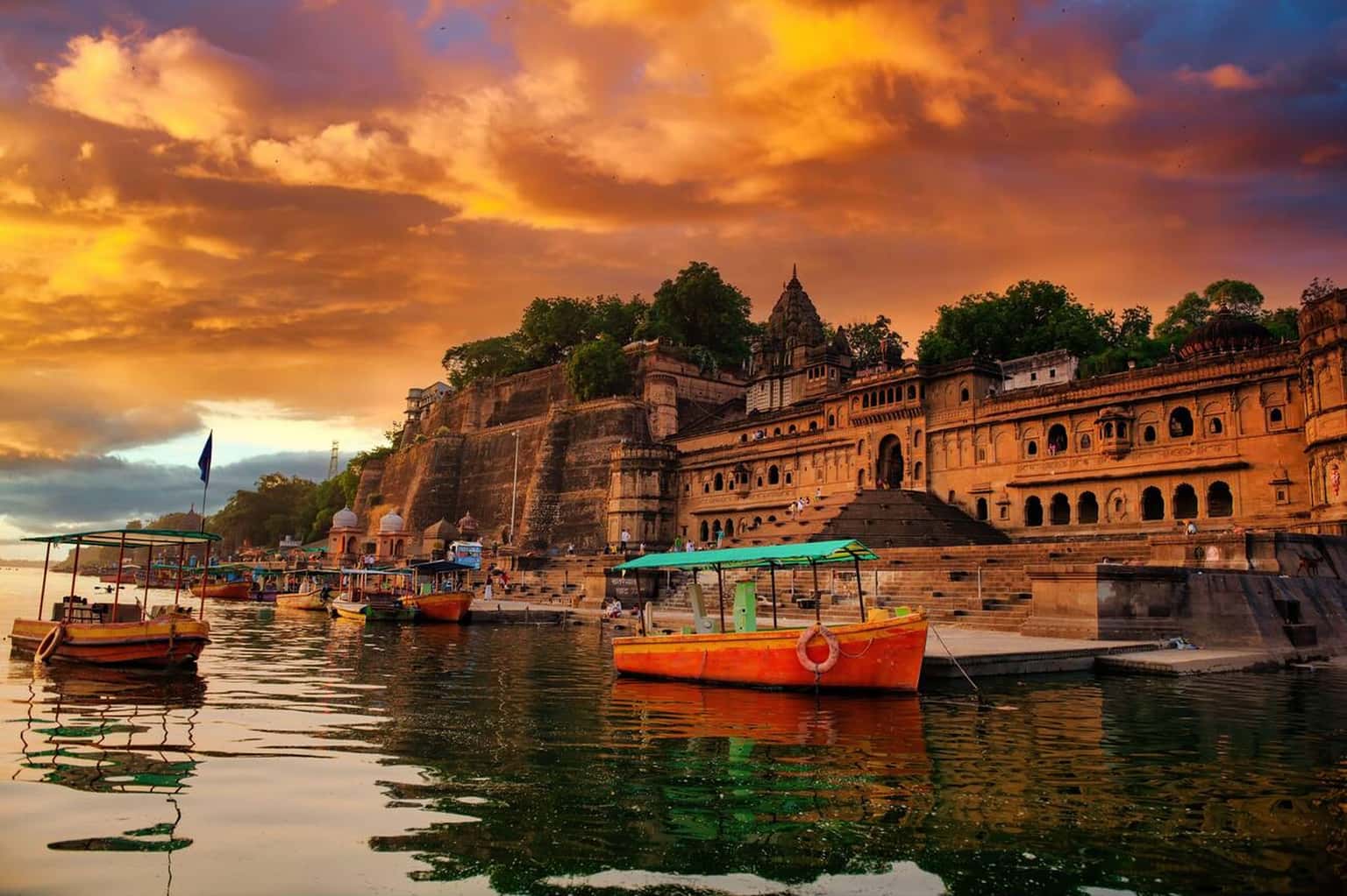 Indore To Maheshwar & Mandu Sightseeing Tour