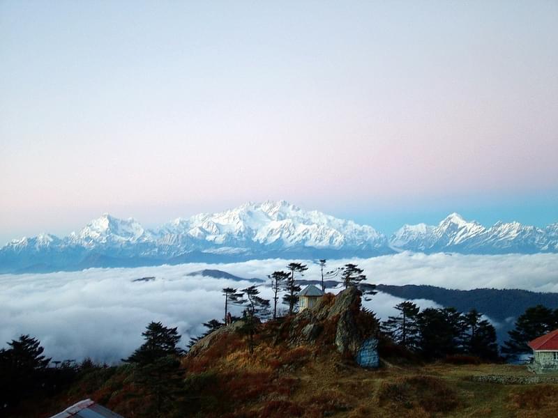 Spectacular panoramic views of Mt. Kanchendzonga range.