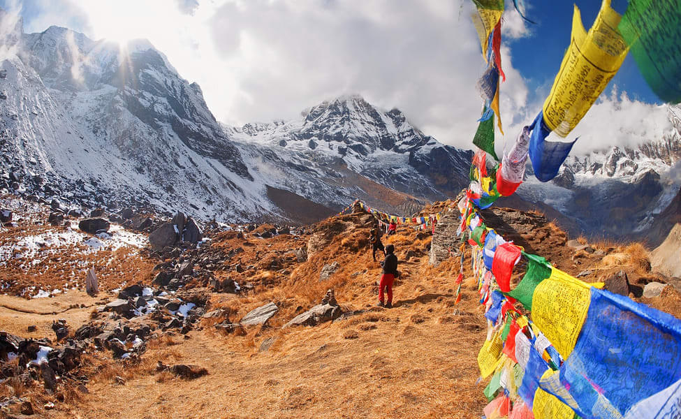 Almohada larga Banderas tibetanas en Campo Base del Annapurna 4200 m  (Himalaya, en Nepal) 
