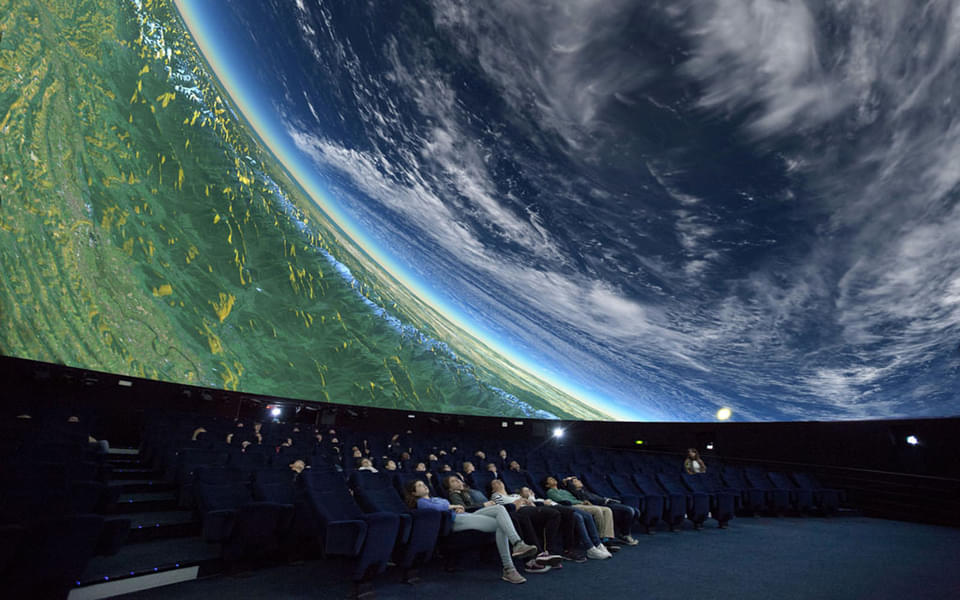 Immerse in the world of space through planetarium, a virtual theatre exhibit