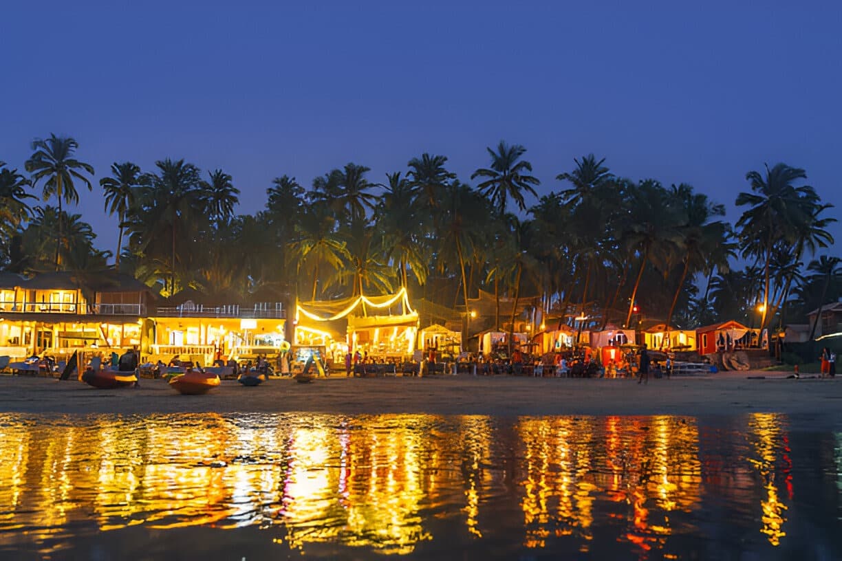 Soak in Live music or DJ evenings