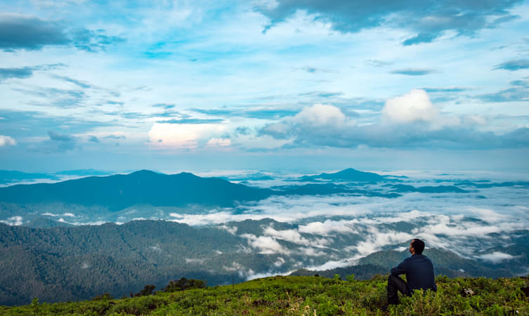 Watch stunning mountainscapes from the 2nd highest peak of Coorg, Kumara Parvatha