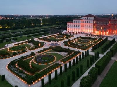 La Venaria Reale: Skip the Line + Hop-on Hop-off Bus with A, B, C Line (48 Hours)