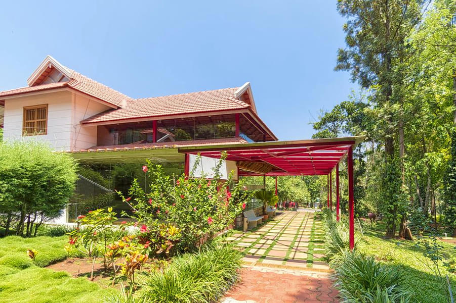 Luxurious Heritage Resort In Chikmagalur Image