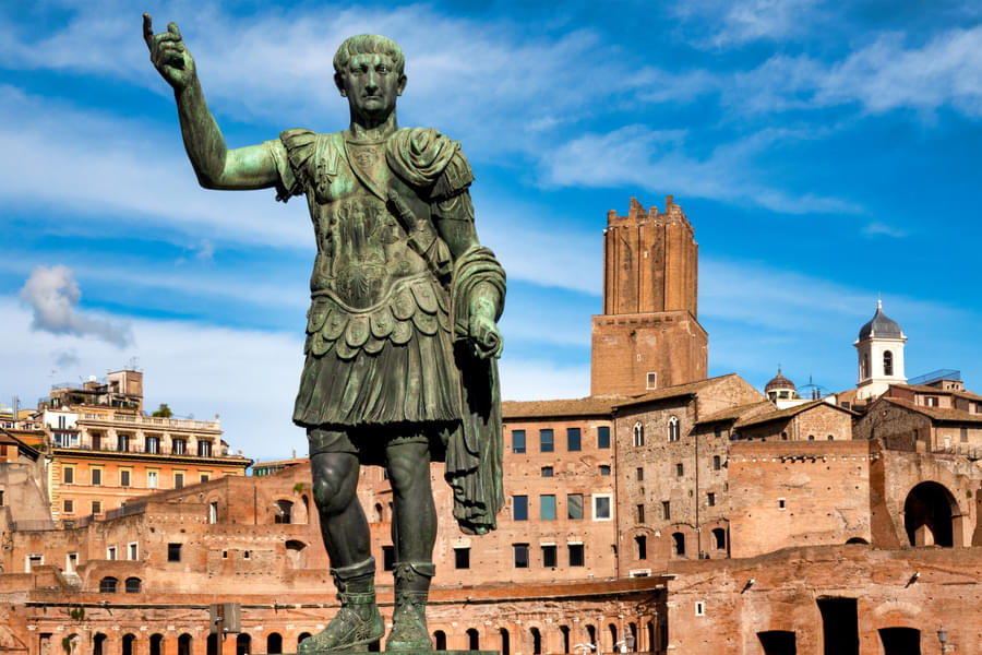 Marvel at the statues of some renowned leaders of Roman Empire