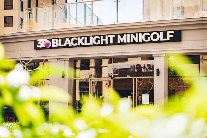 Welcome to the Blacklight Minigolf