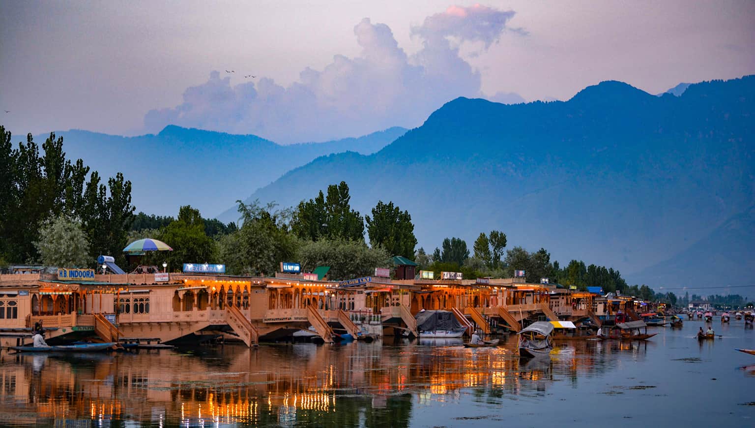 Experience A Night Stay in a Houseboat