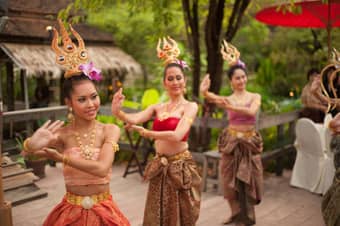 Artists perfoming the traditional dance