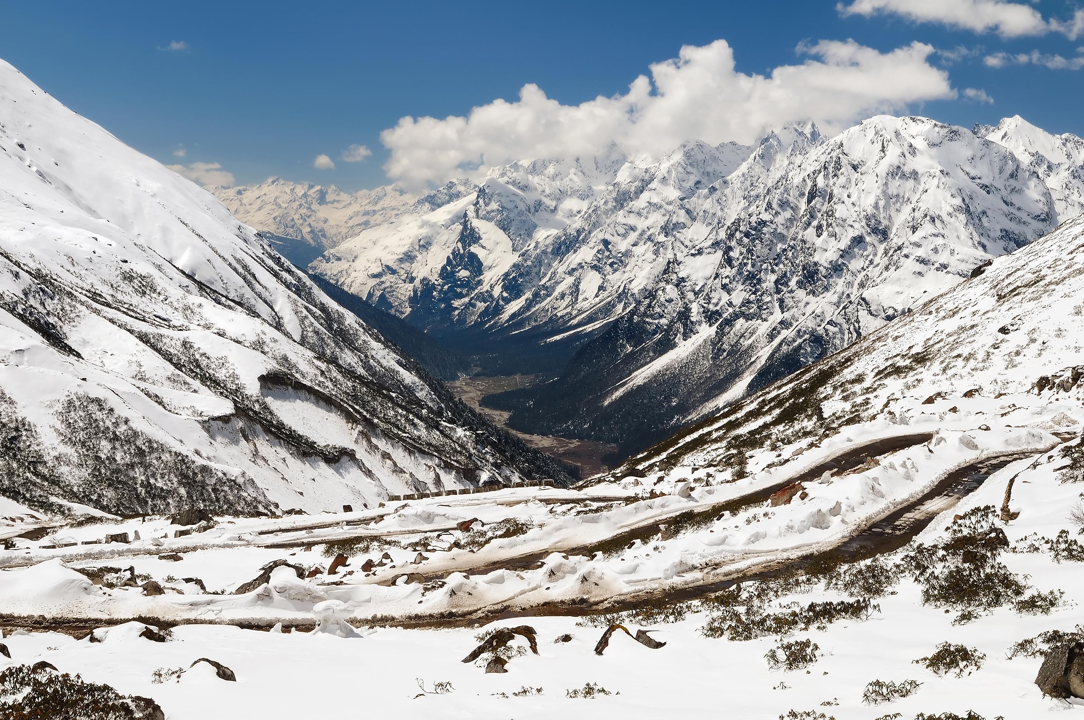Enjoy the magnificent views of snow capped peaks from the Yumthang Valley