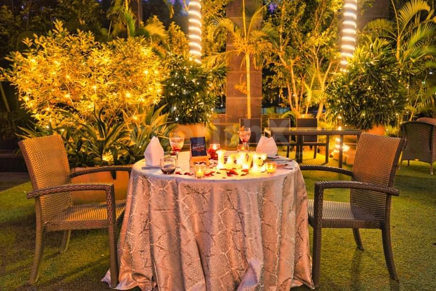 Outdoor Dining at Radisson Gurugram Image