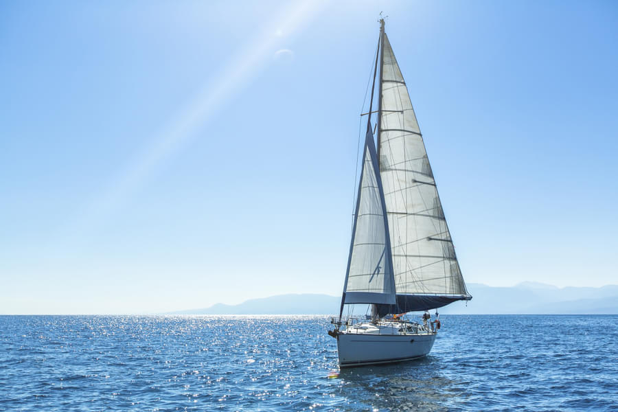 Sailing in Mumbai Image