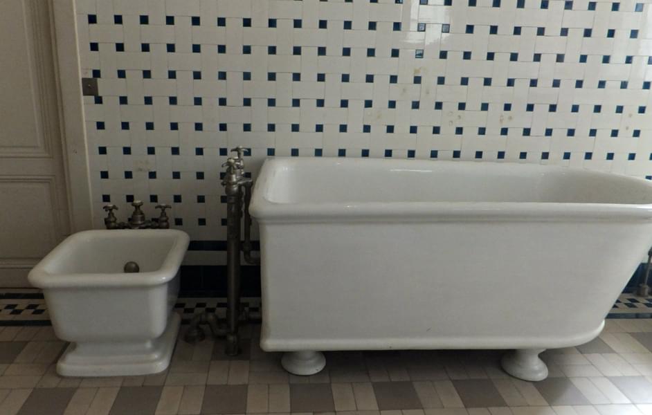 Bathroom at Musée Nissim de Camondo