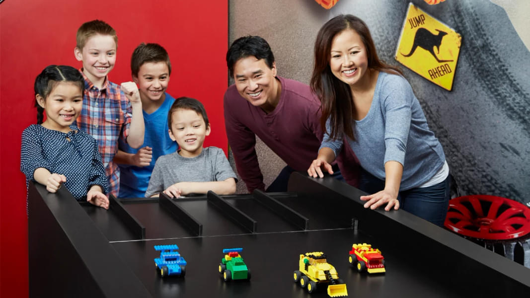 Build and set your own race cars