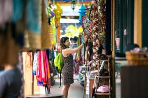 Enjoy a 2-hour guided market exploration tour in Trivandrum