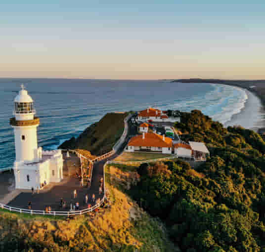 Marvel at the stunning skyline of Byron Bay
