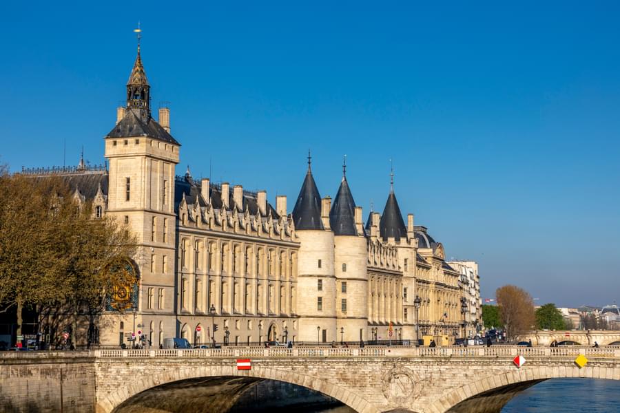 Visit the Conciergerie