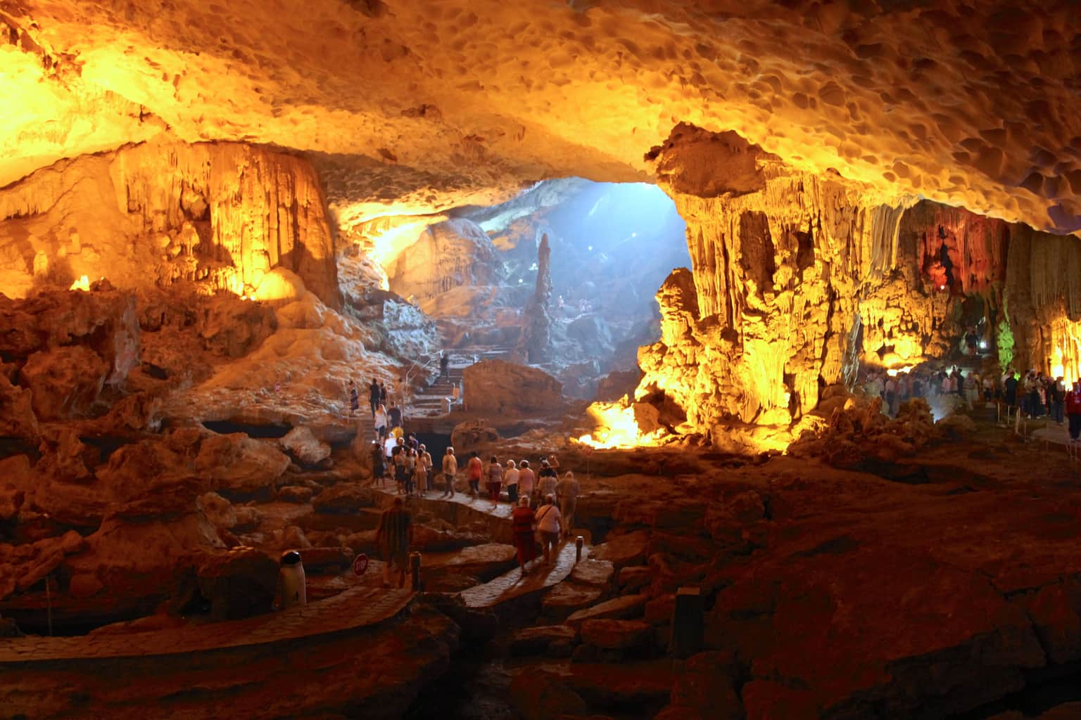 Surprise Caves, <em>Halong Bay</em>
