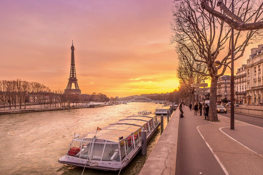 Spend some quality time with your loved ones at the Seine River Cruise