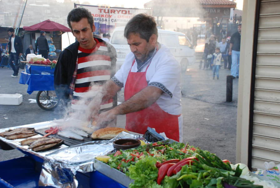 Evening Street Food Tour in Kadikoy Image