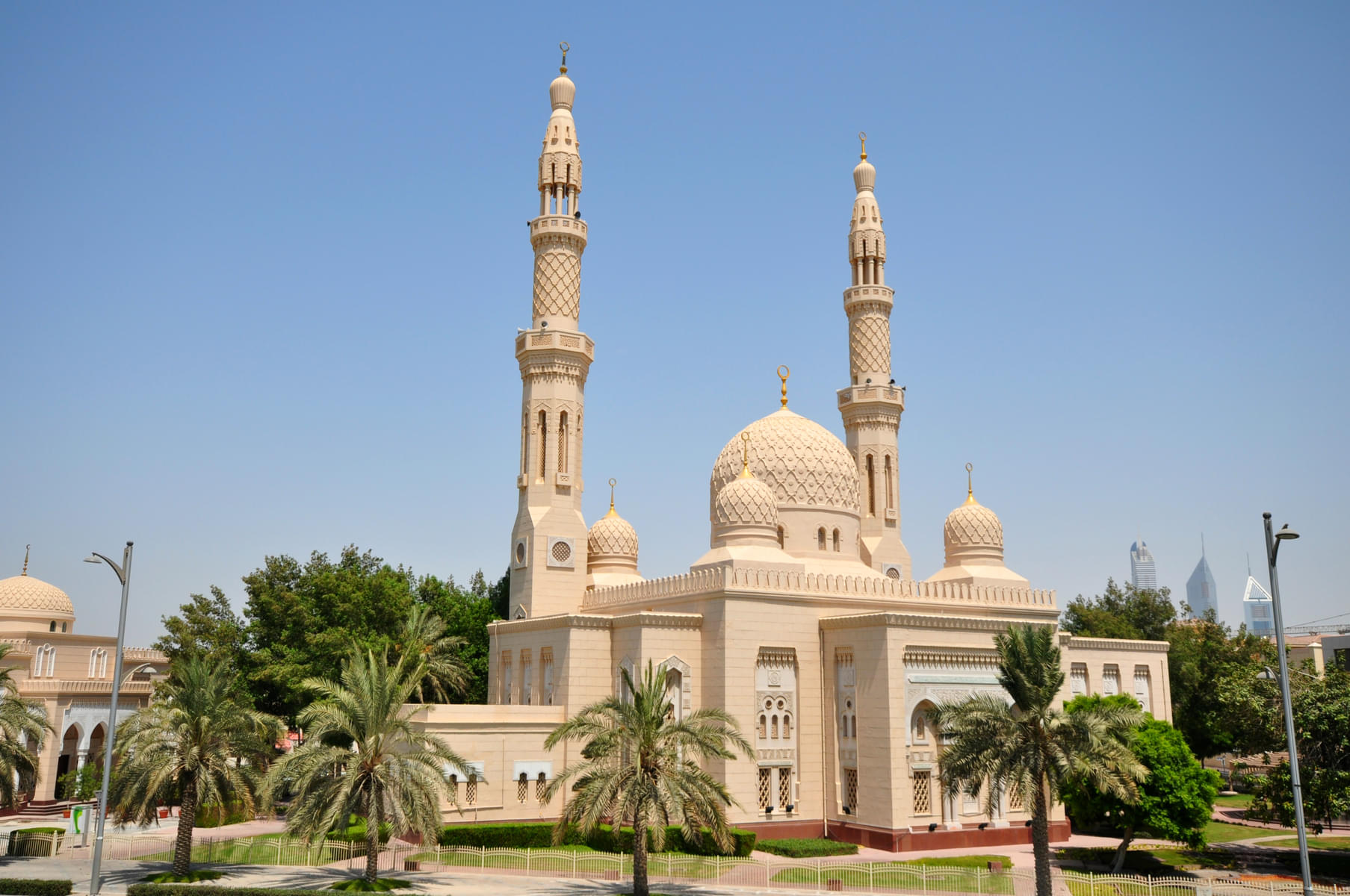 You can see the beautiful Jumeirah Mosque while on Dubai City Tour