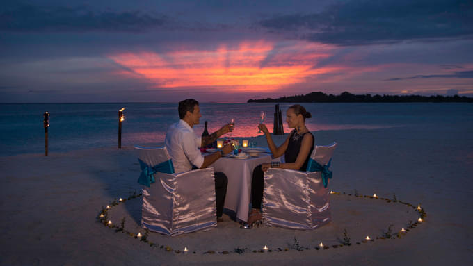 Surprise your Partner with a Beach Dinner at Sunset 
