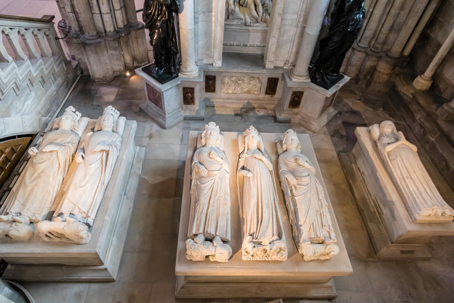 See the final resting place of various kings & queens of France