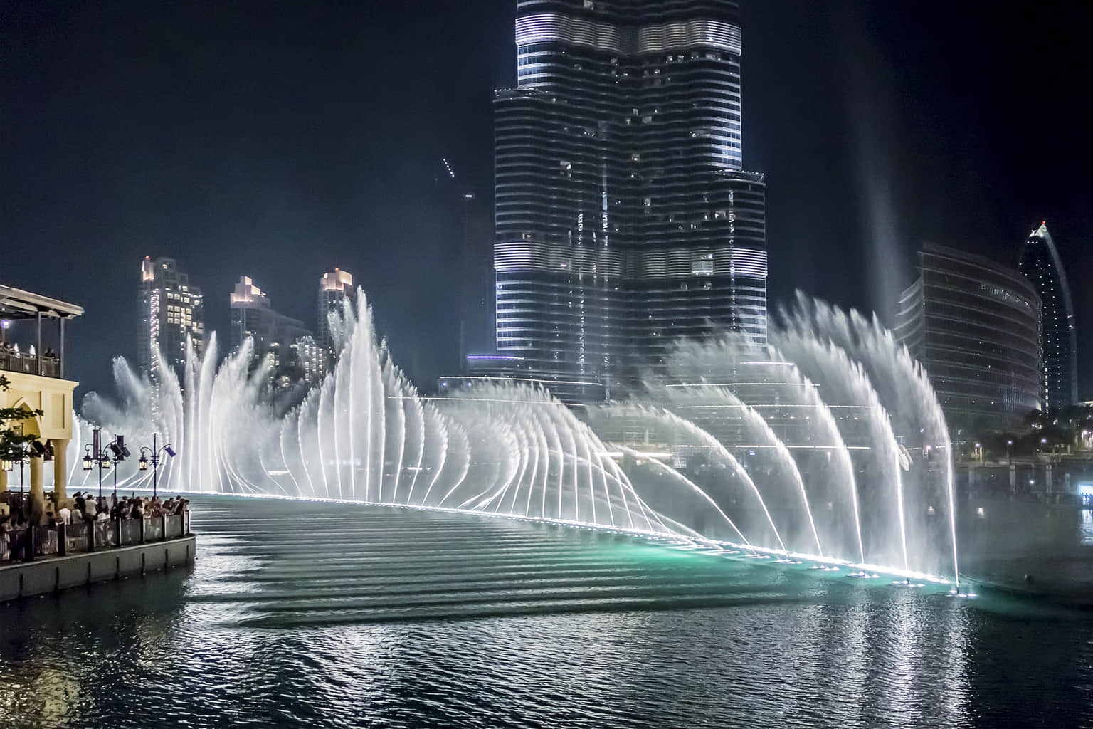 Enjoy live fountain show from high up