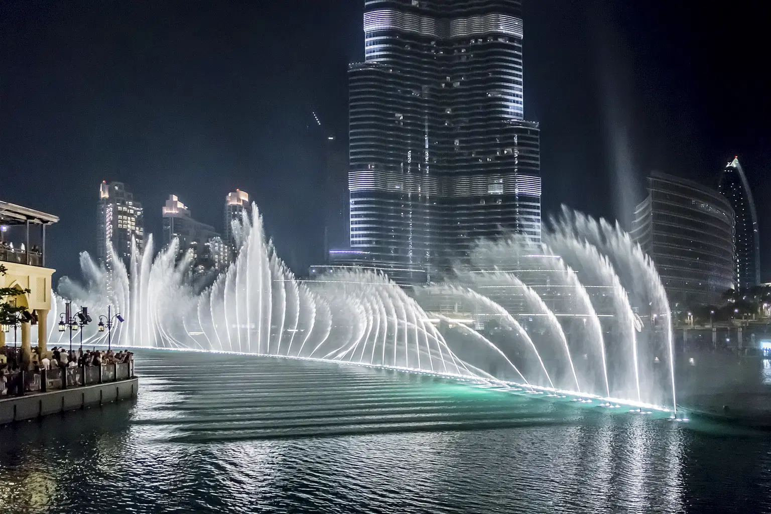 Enjoy live fountain show from high up