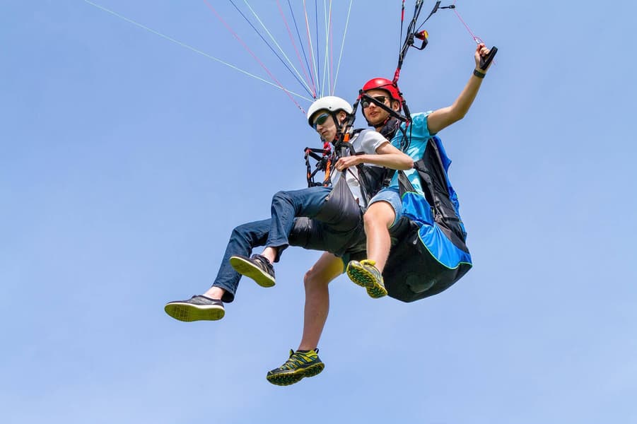 Paragliding in Dobhi Image