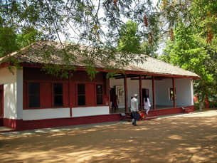 Ko8akz2v9ib8fbg8ns1ovzrr855a 1487941265 ahmedabad tour img 1001