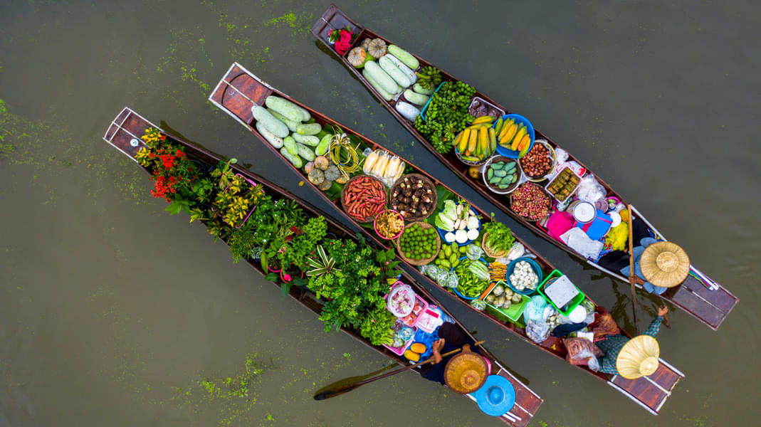 Aerial view of famous Damnoen Saduak floating market in Bangkok