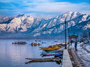 Beautiful view of Kashmir Dal Lake