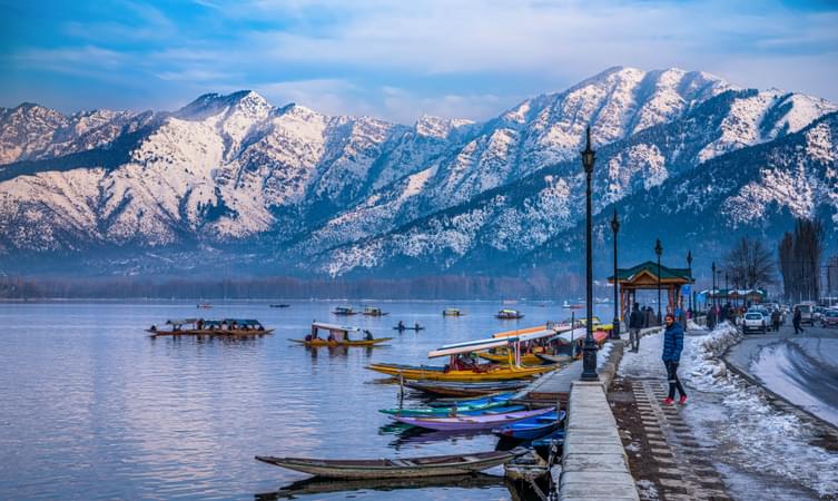 Beautiful view of Kashmir Dal Lake