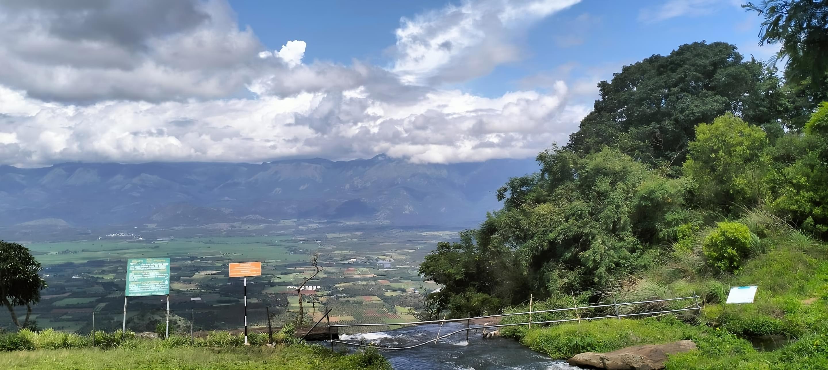 Aruvikkuzhi View Point Overview