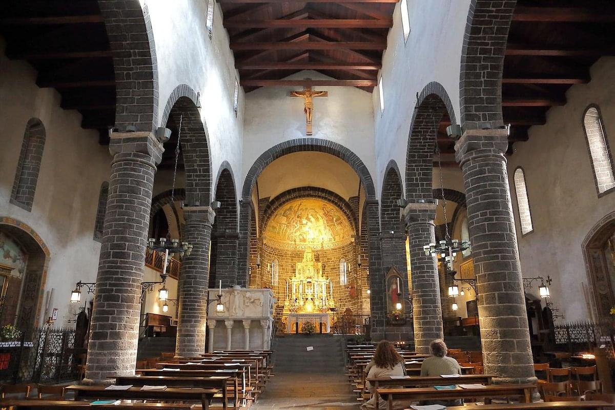 Basilica of St. Giacomo Overview