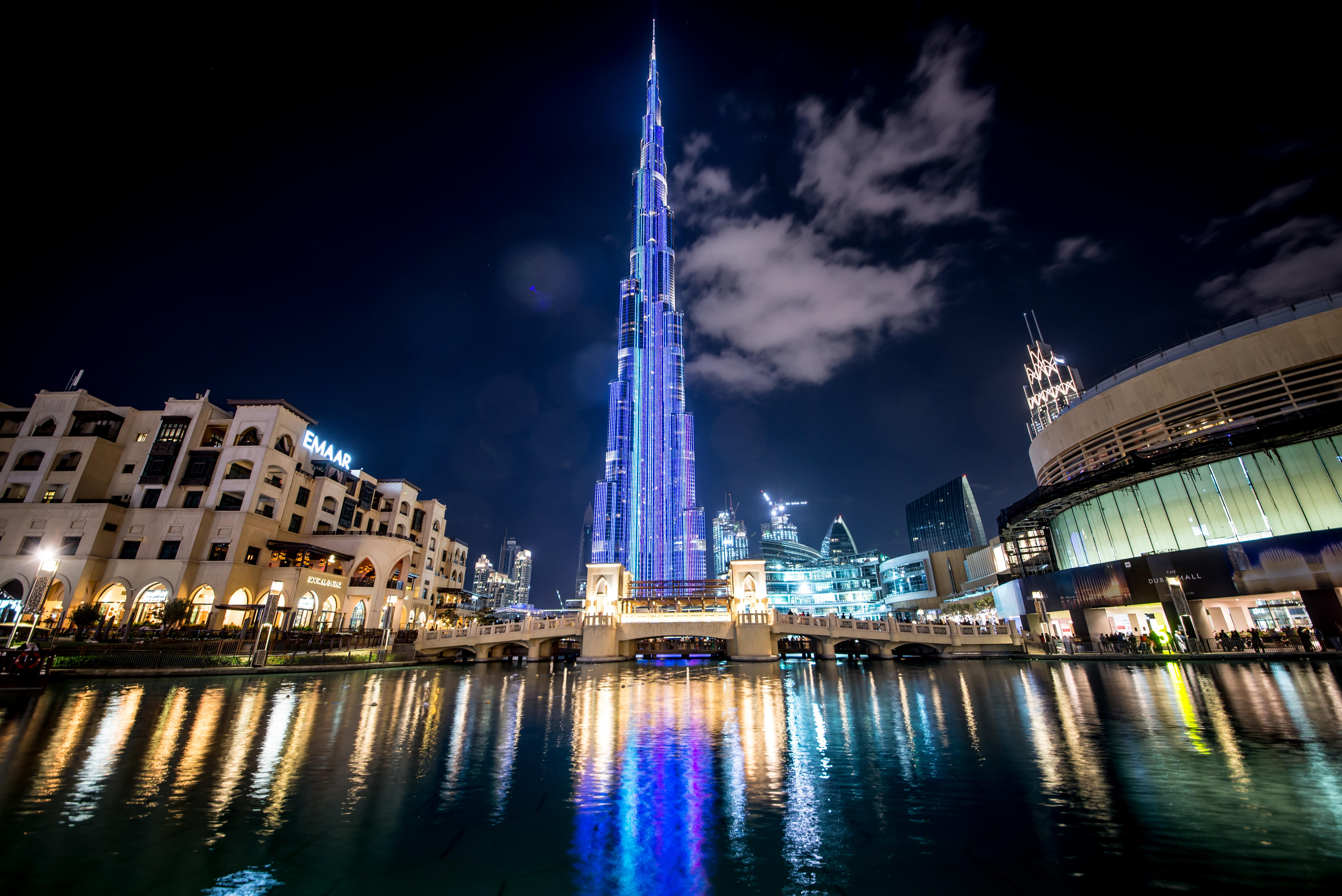 Про бурдж халифа. Бурдж-Халифа Дубай. Башня Бурдж Халифа в Дубае. Дубай Бурдж Халифа ночью. Башня Бурдж Халифа в Дубае ночью.