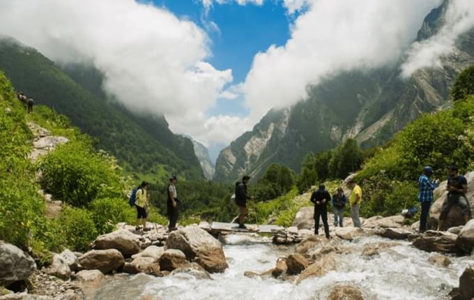 Trekking in Kasol To Malana Trek