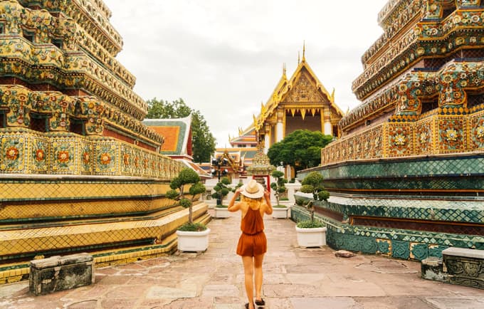 Admire the golden beauty of Wat Pho’s Reclining Buddha