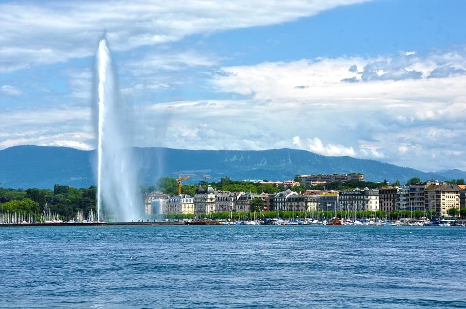 The Geneva Water Fountain (Jet D'eau) Overview