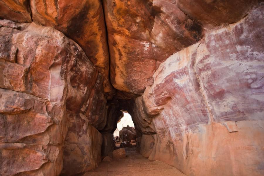 Bhimbetka Rock Shelters & Bhojpur Sightseeing Tour From Bhopal Image