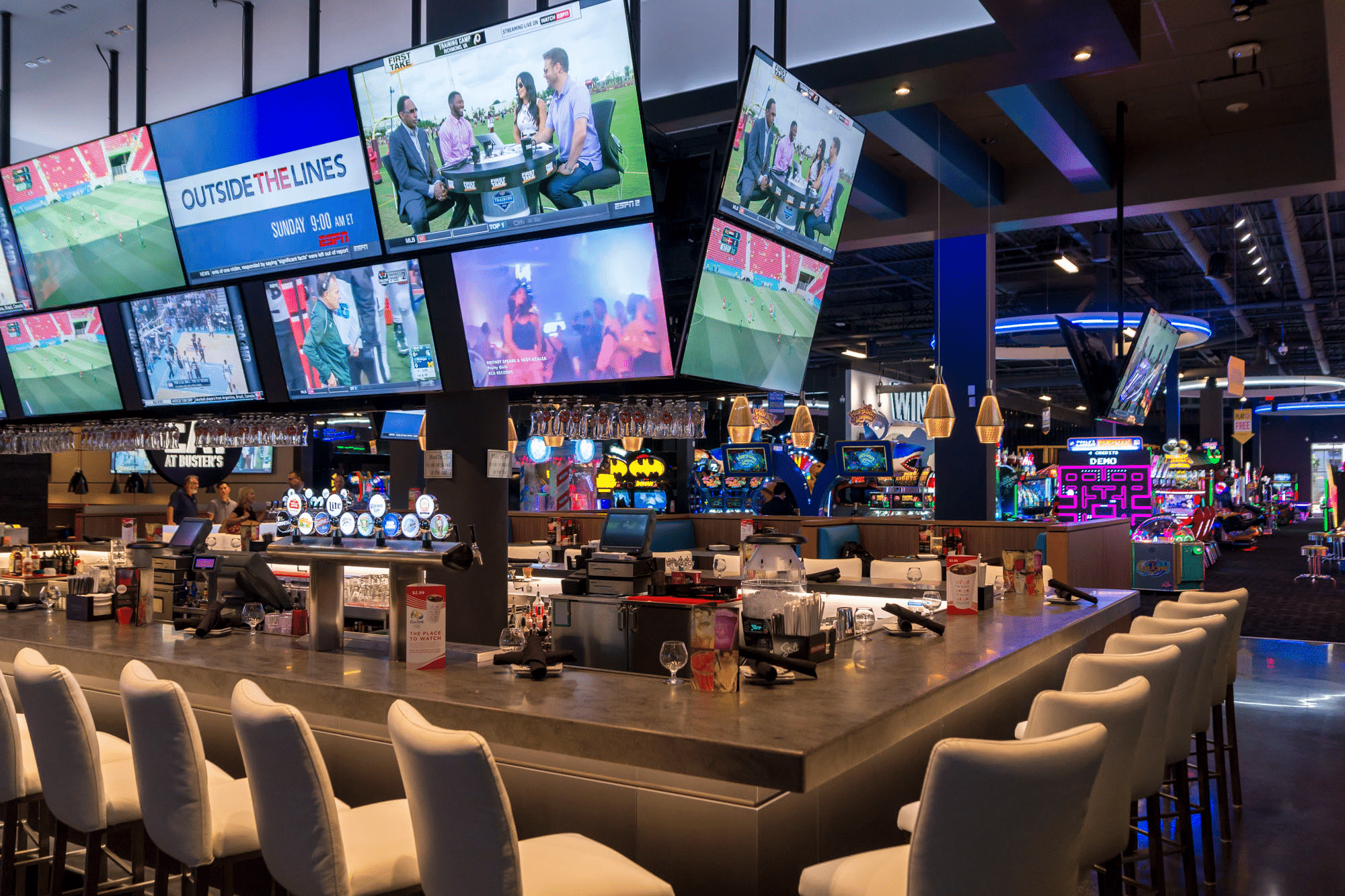 Dave and Buster's Cafe Overview