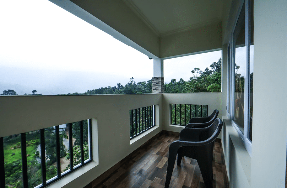 A Luxurious Hilltop Hideaway in Munnar Image