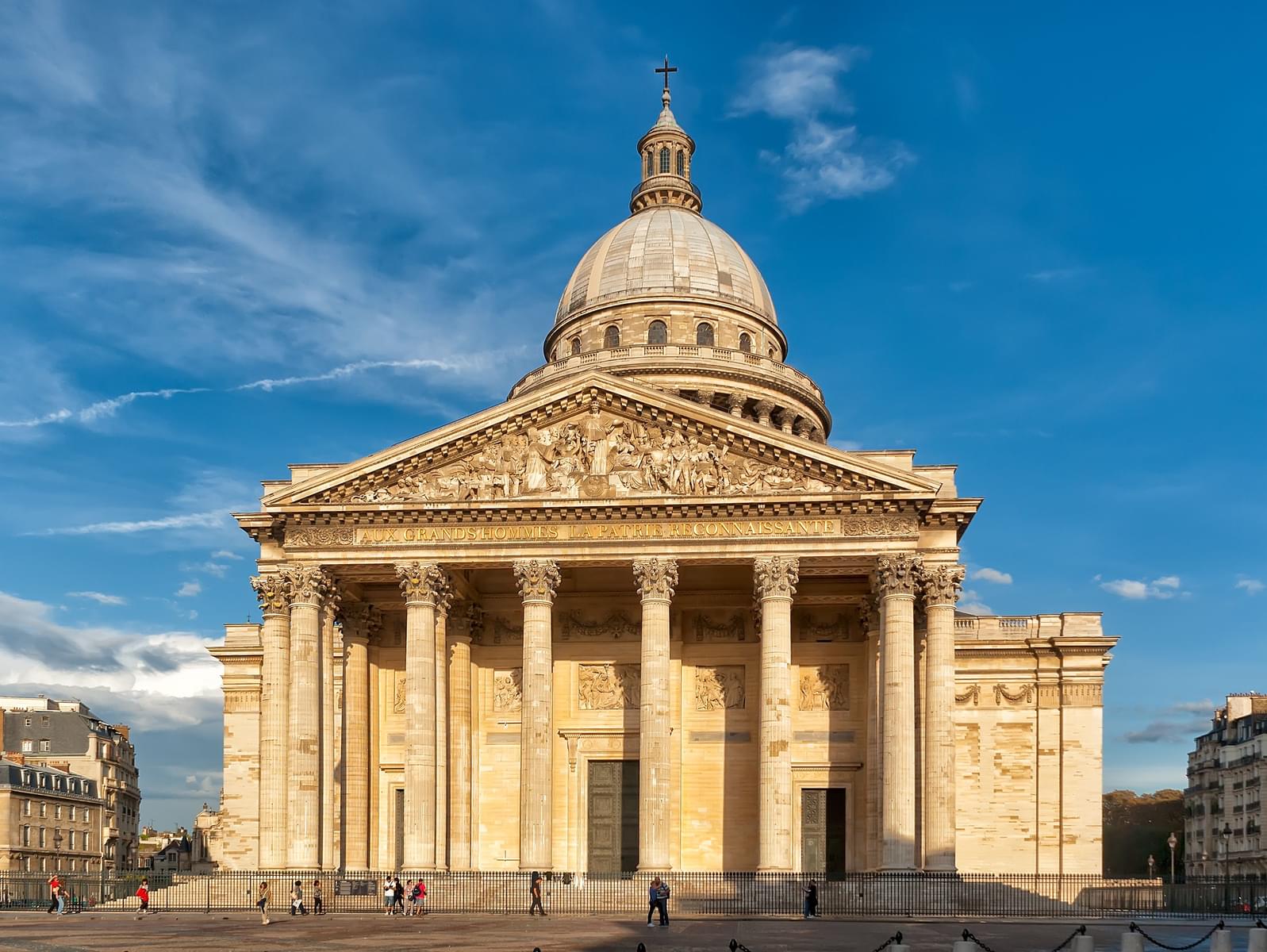 Explore Pantheon Paris