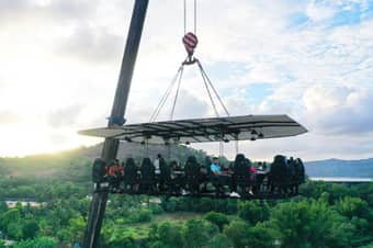 Feel the thrill of dining in the air with your friends