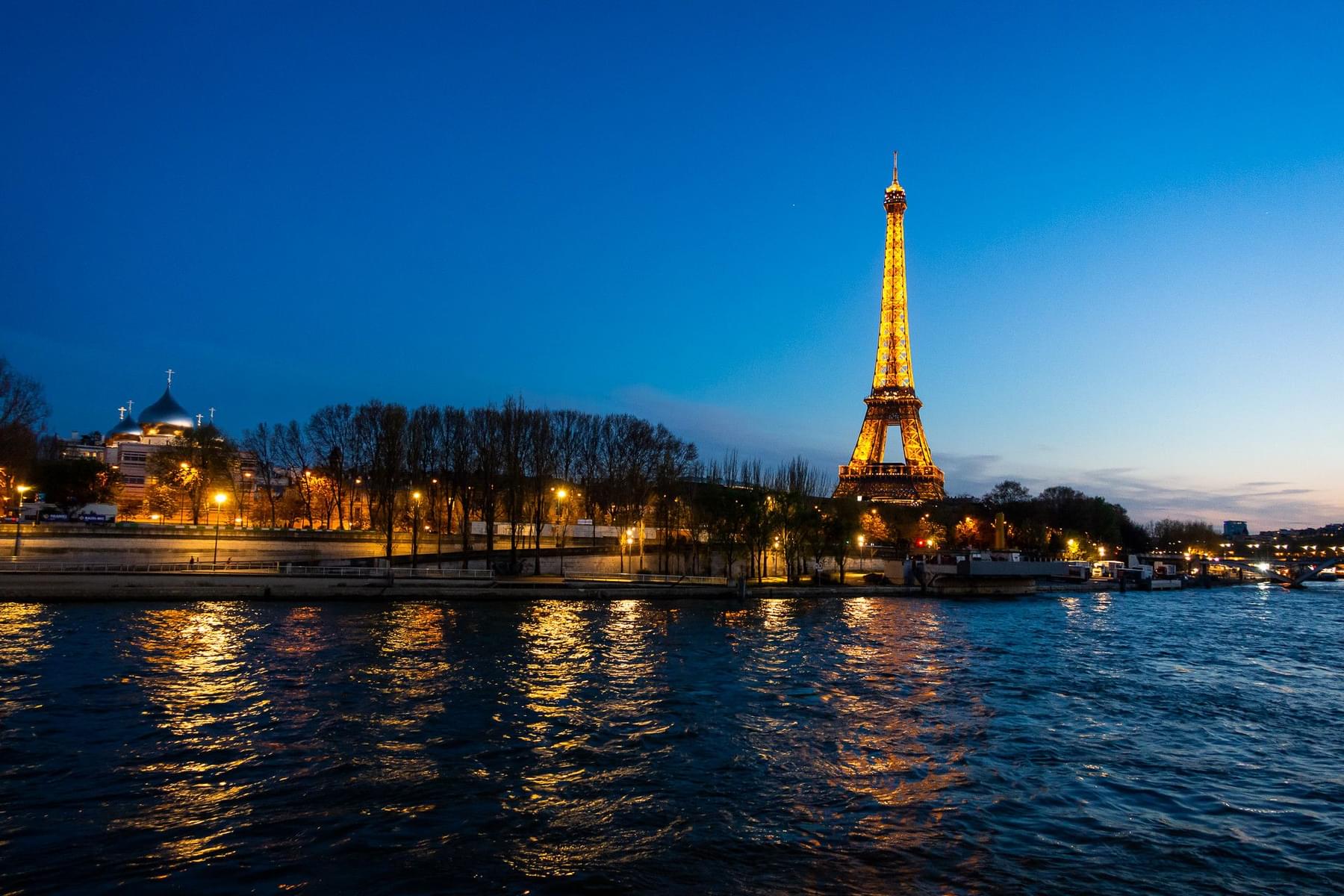 Bateaux Parisiens: Dinner Cruise with Optional Champagne Tickets